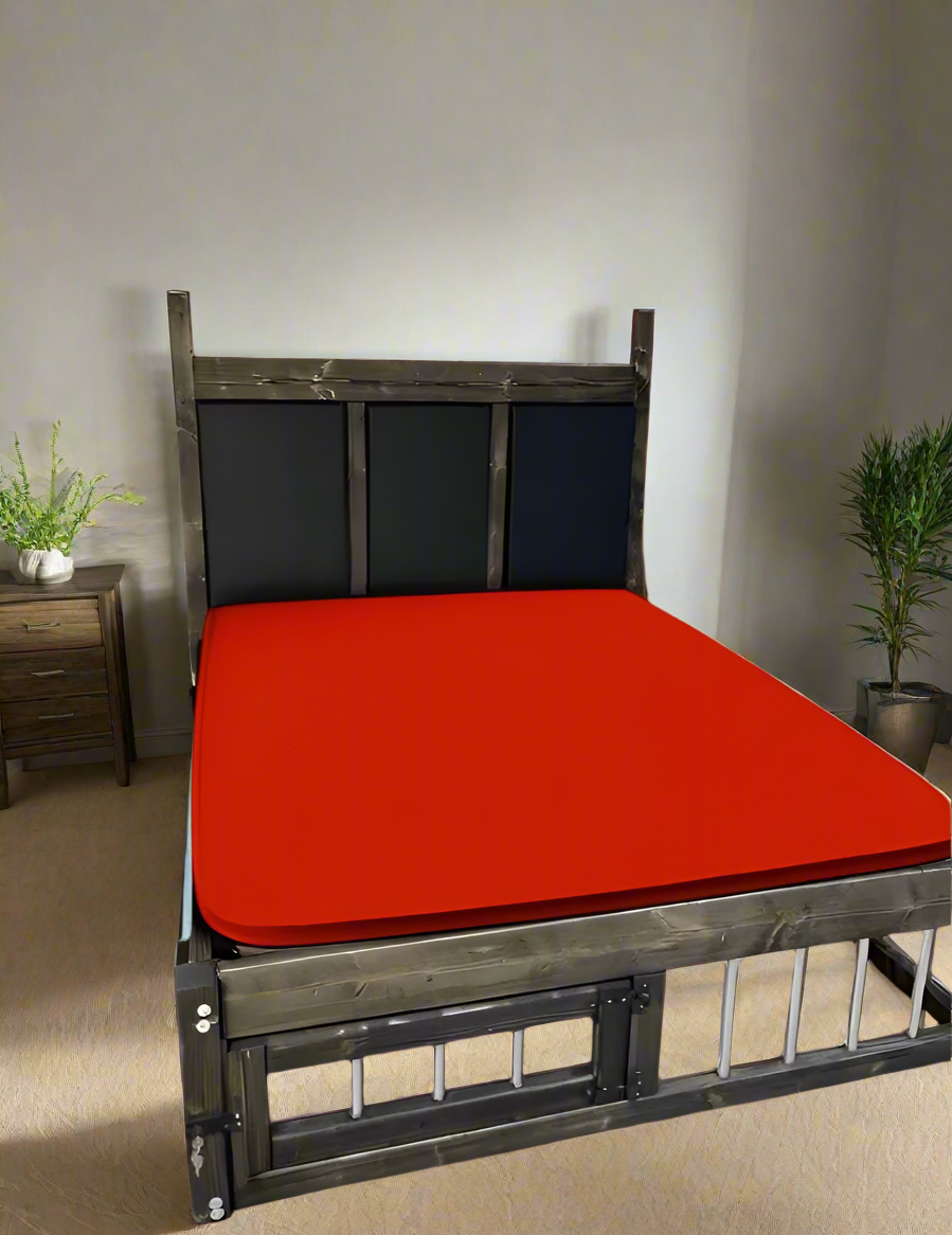 Lit en bois d'inspiration BDSM avec options de contention Queen Size - Mobilier de jeu unique pour adultes.