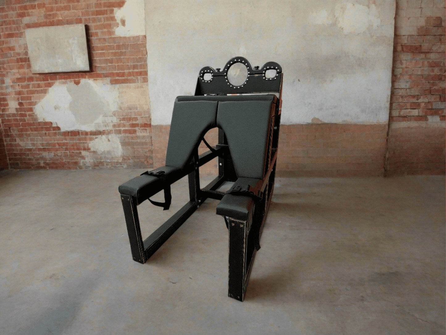 bdsm bench, spanking bench, bondage bench, bdsm furniture, wooden bdsm bench, bondage möbel, mobilier bdsm, bondage bench with cuffs, spanking möbel, bdsm bank, bdsm playroom, fetish furniture, adult furniture, bdsm restraints, bench with restraints, dungeon bench usa, bdsm france, bdsm germany