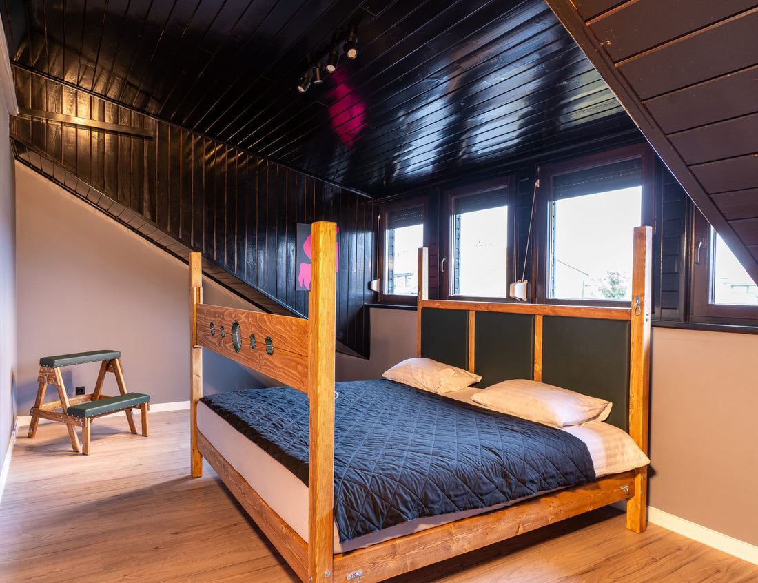 BDSM Bed Buying Guide: Queen vs. King, Removable Cross, and Underbed Cage - BDSMWoody
