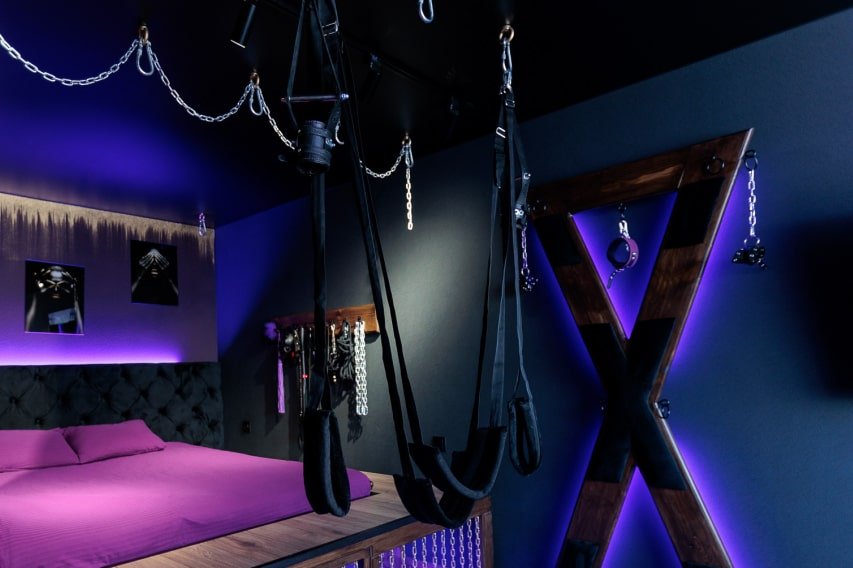 Sex Swing Setup: Freestanding Floor Frame vs. Ceiling Mount Comparison - BDSMWoody