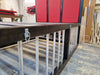 Lit en bois d'inspiration BDSM avec options de contention Queen Size - Mobilier de jeu unique pour adultes.