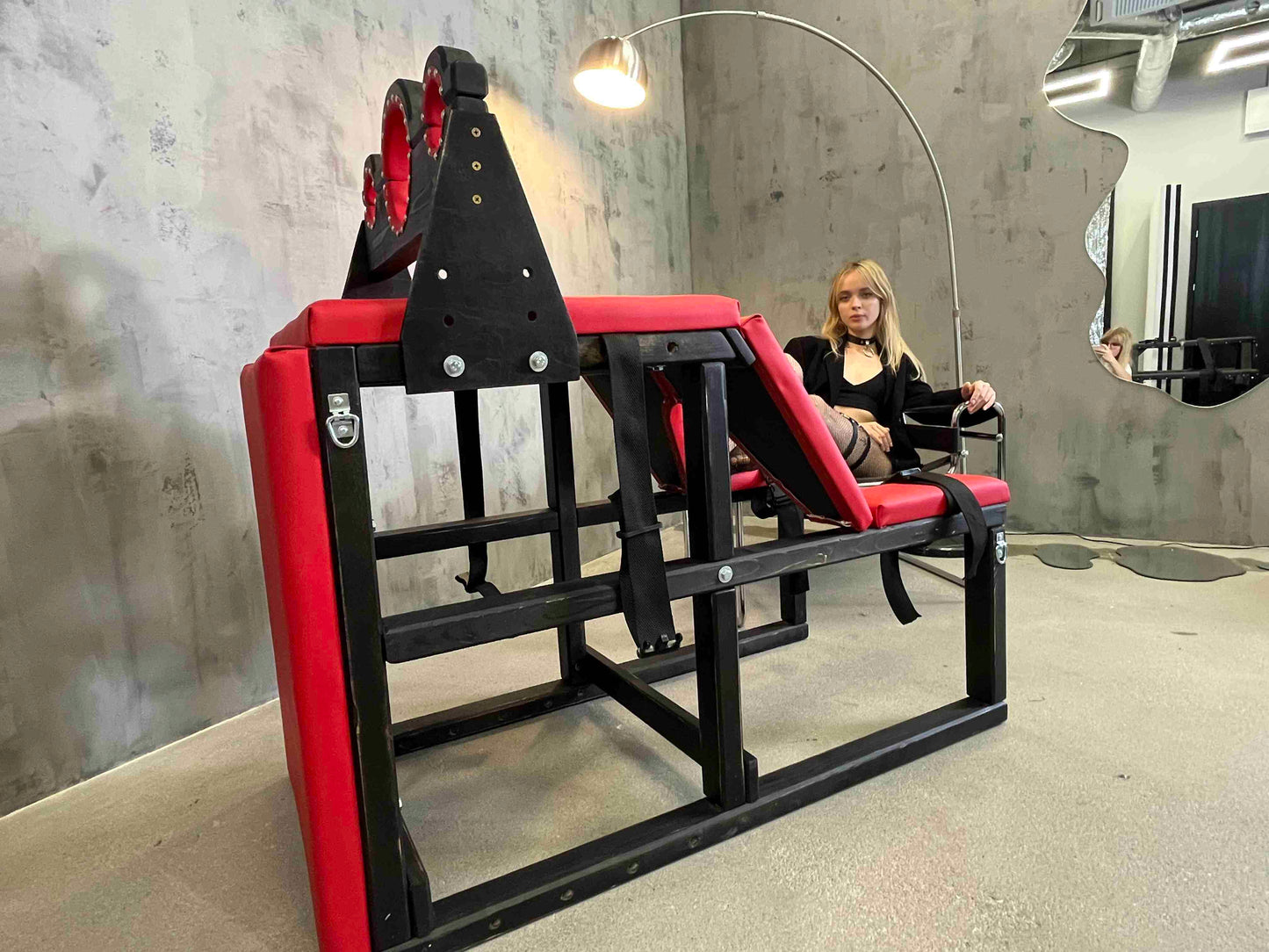 Station de fessée BDSM en bois - Banc de bondage pour la discipline