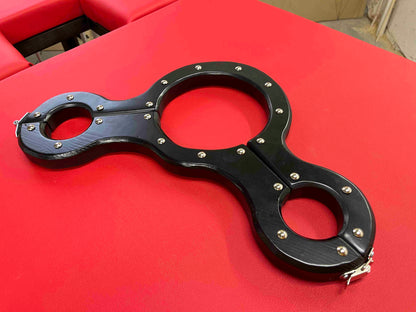 Einzigartige Holzfesseln für Hals und Hände - BDSM Zubehör