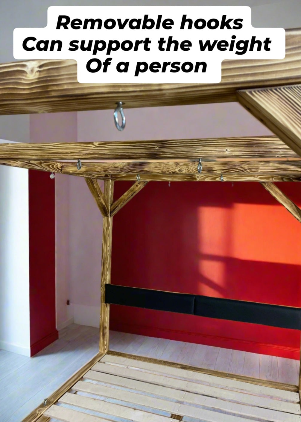 Lit en bois d'inspiration BDSM avec options de contention Queen Size - Mobilier de jeu unique pour adultes.
