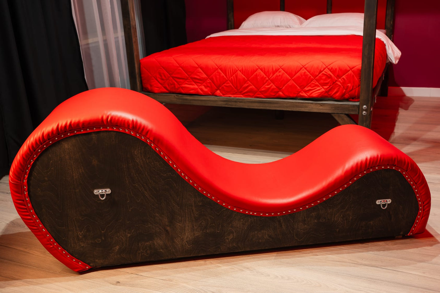 Tantra Chaise Lounge – Ergonomic Faux Leather Sofa - BDSMWoody