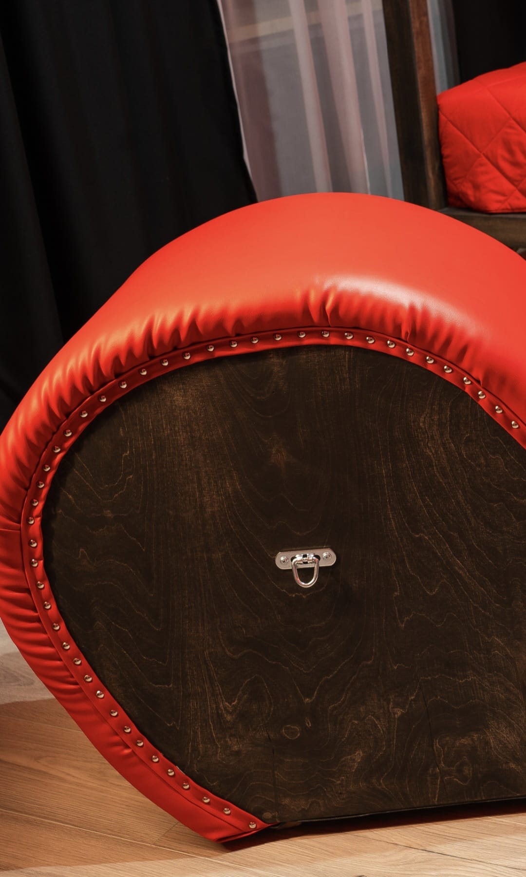 Tantra Chaise Lounge – Ergonomic Faux Leather Sofa - BDSMWoody