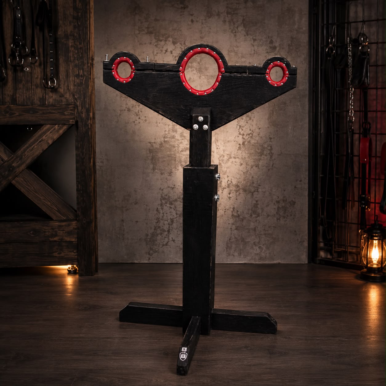 Shackled Delight : poteau en bois pour fixation et jeu BDSM 