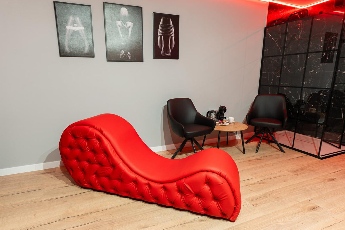 Tantra Chaise Lounge – Ergonomic Faux Leather Sofa - BDSMWoody
